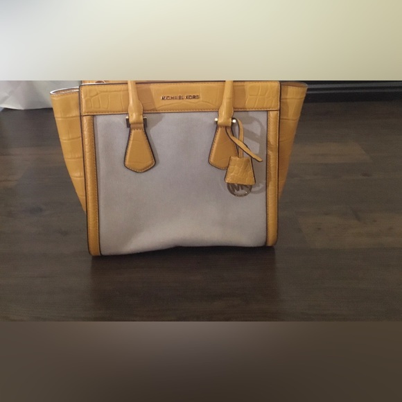 Michael Kors purse - Picture 1 of 6